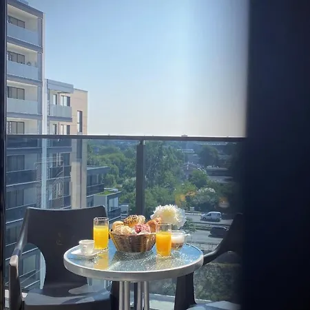 Private For 4 Guests And Parking 아파트 *