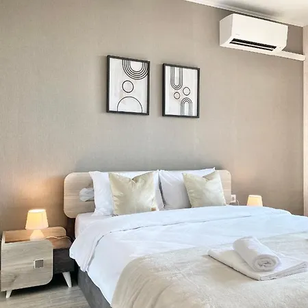 Private For 4 Guests And Parking Appartement