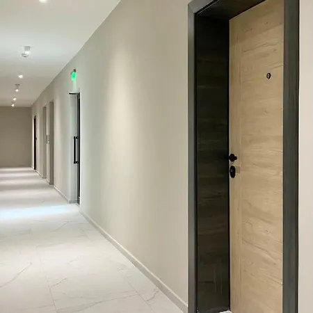 아파트 Private For 4 Guests And Parking