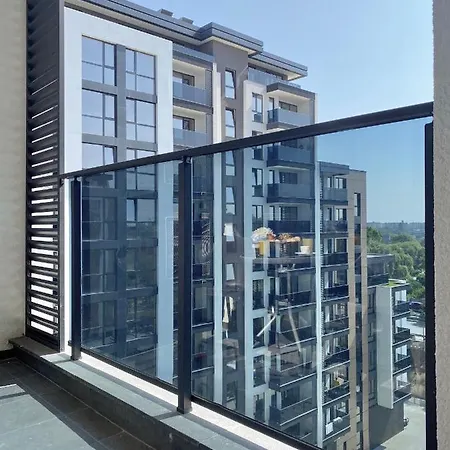 Private For 4 Guests And Parking 아파트 플로브디프