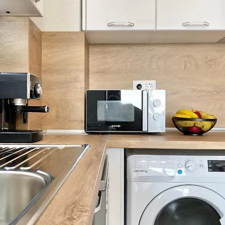 Private For 4 Guests And Parking 플로브디프