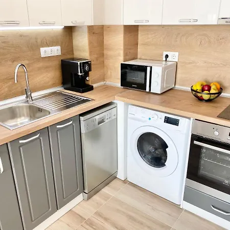 Private For 4 Guests And Parking