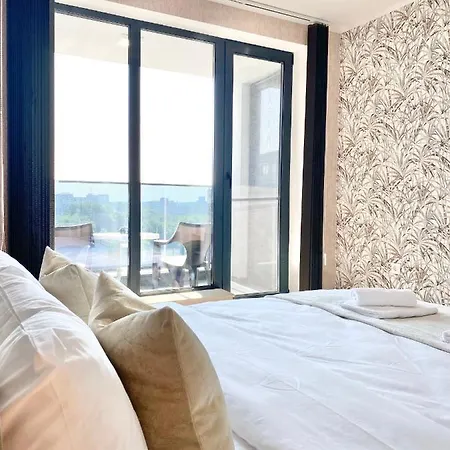 Private For 4 Guests And Parking 아파트