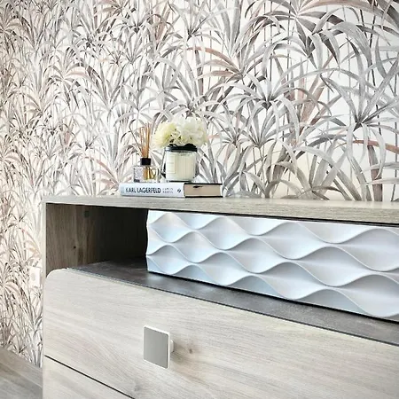 아파트 Private For 4 Guests And Parking 플로브디프