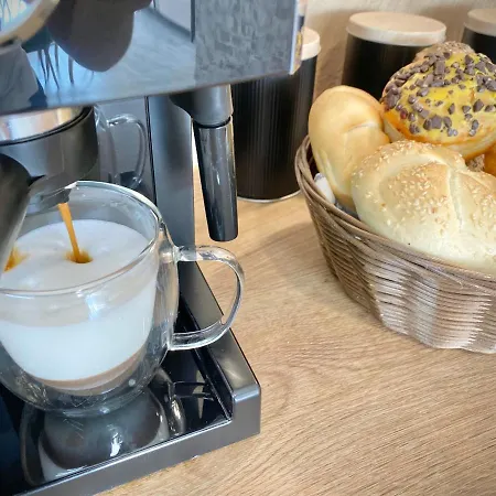 Private For 4 Guests And Parking 플로브디프