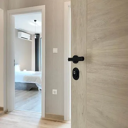 Private For 4 Guests And Parking *