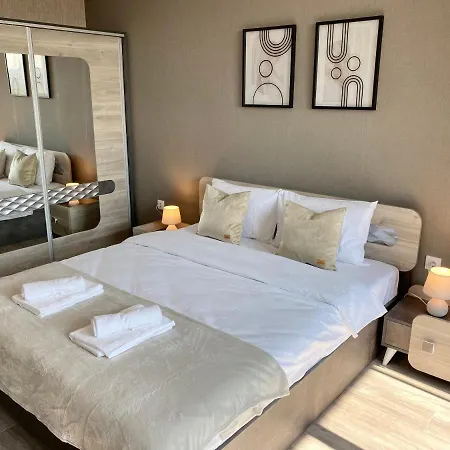 Private For 4 Guests And Parking Apartment *