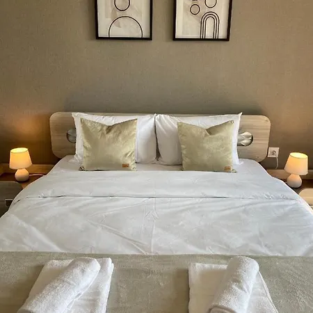 Apartment Private For 4 Guests And Parking